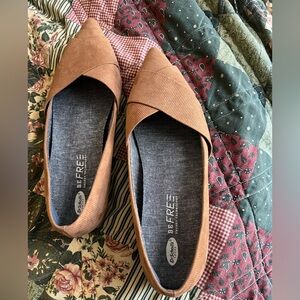 Gorgeous brown crisscross style toe dress shoe